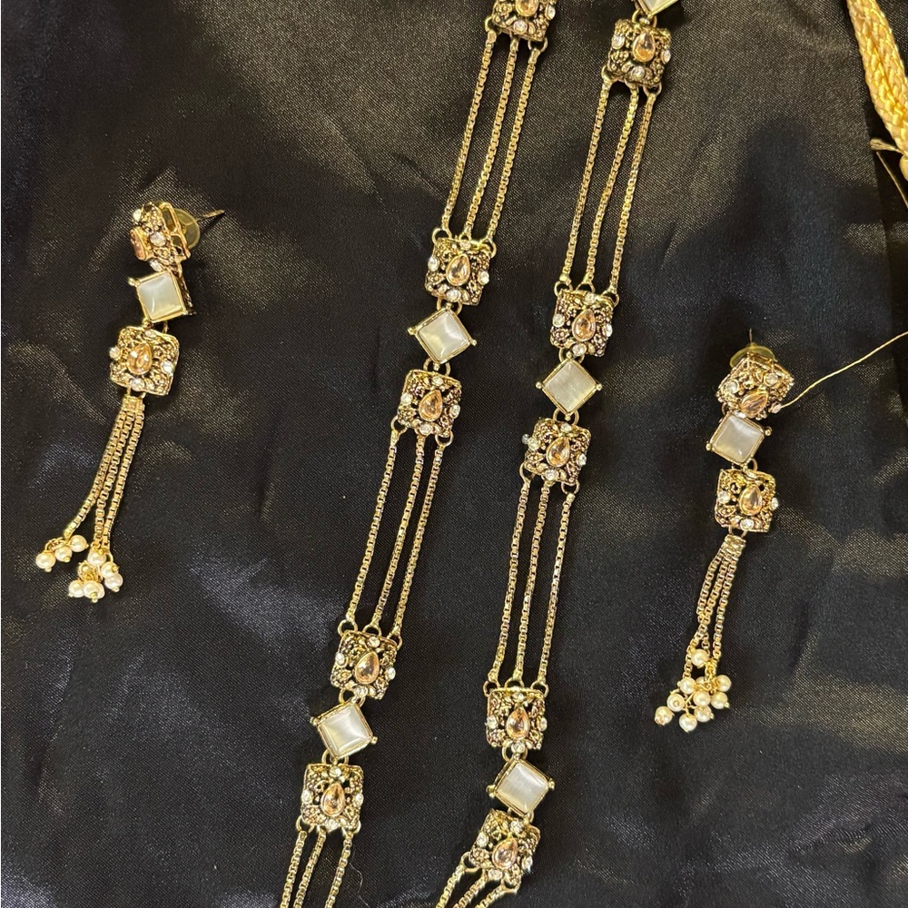 Elegant Gold and White Jewelry Set